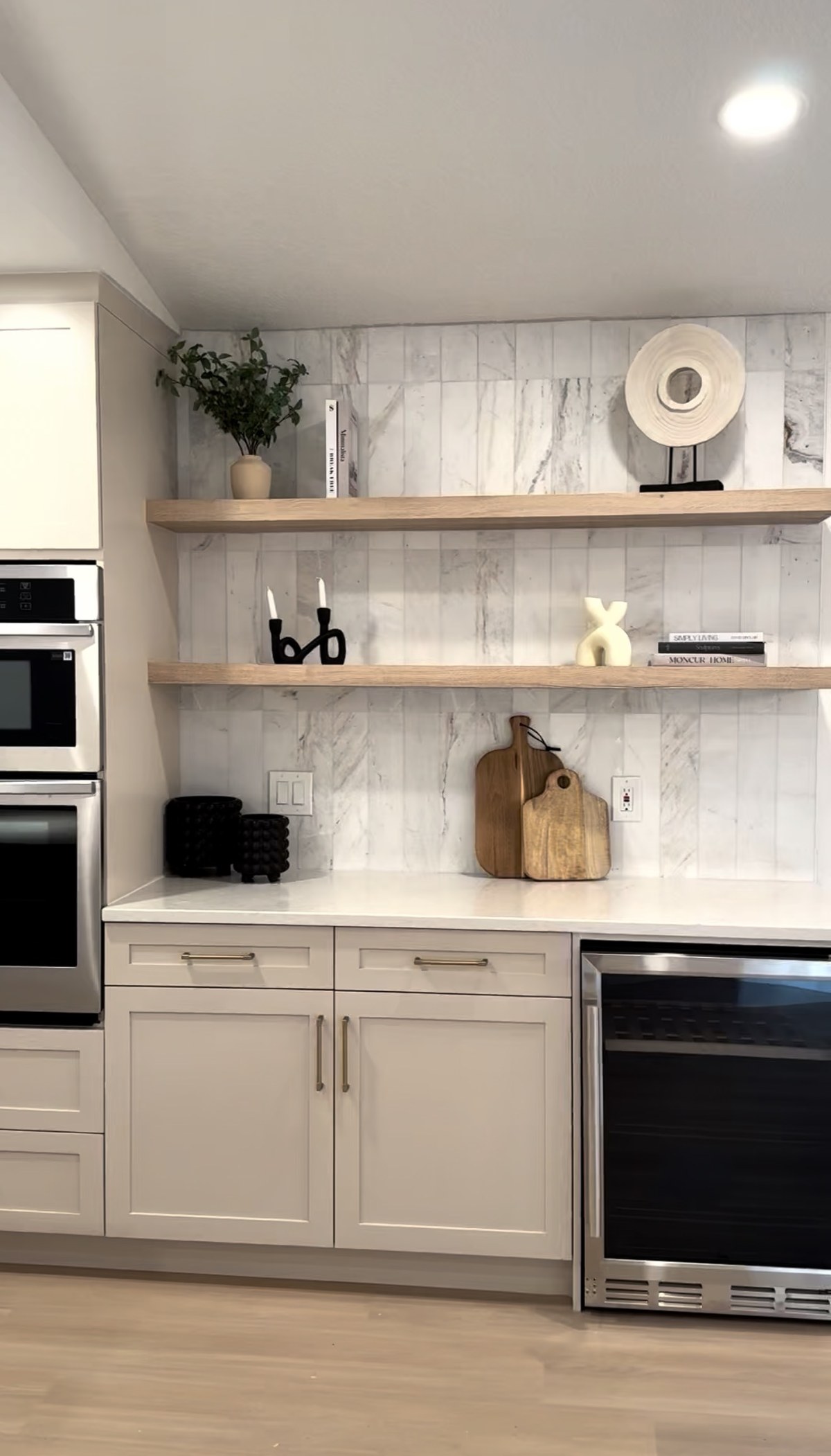 Open-shelf kitchen